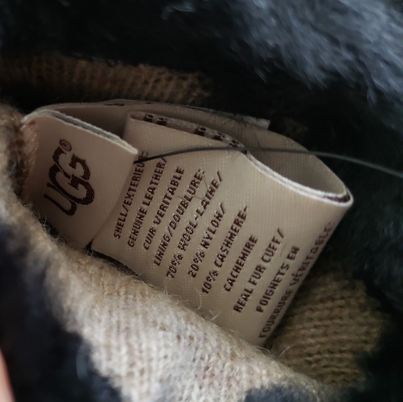 UGG
Genuine Dyed Shearling Trimmed Leather Gloves - Picture 5 of 5